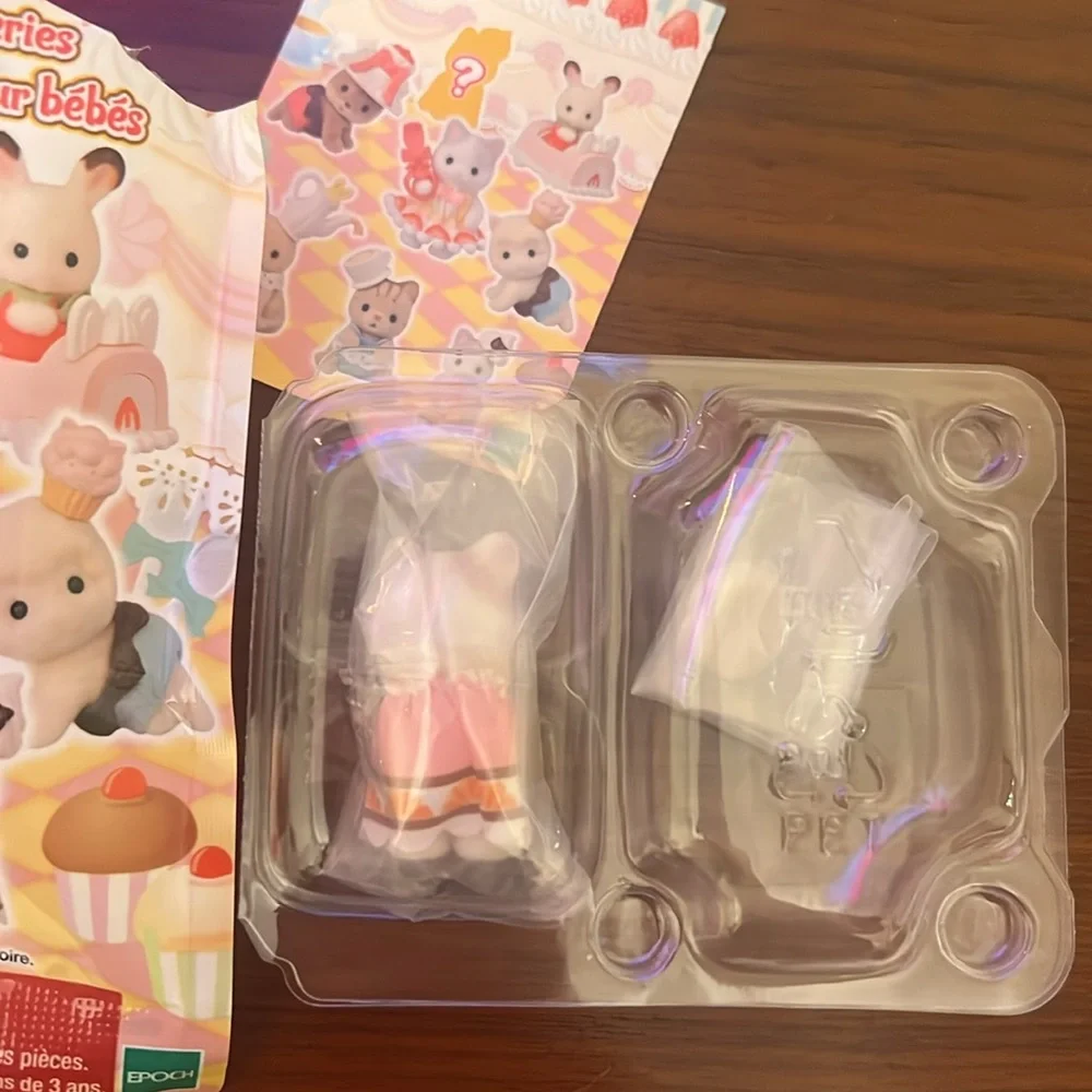 Calico Critters Sylvanian Families Latte Cat Baby - Baking Baby Party Series - Picture 5 of 6